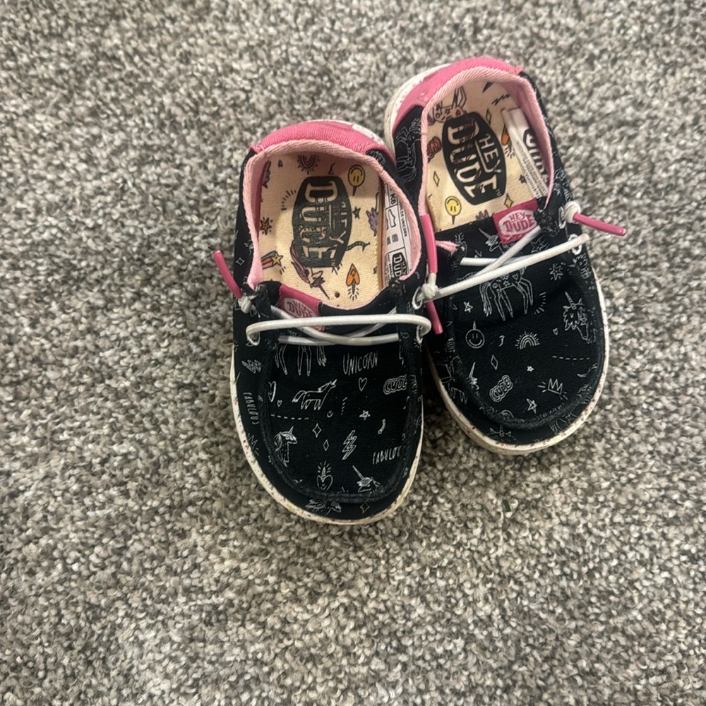Hey dudes size 6